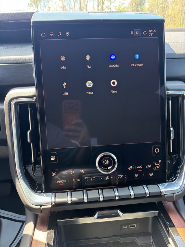 Used 2025 GMC Yukon Denali image 8