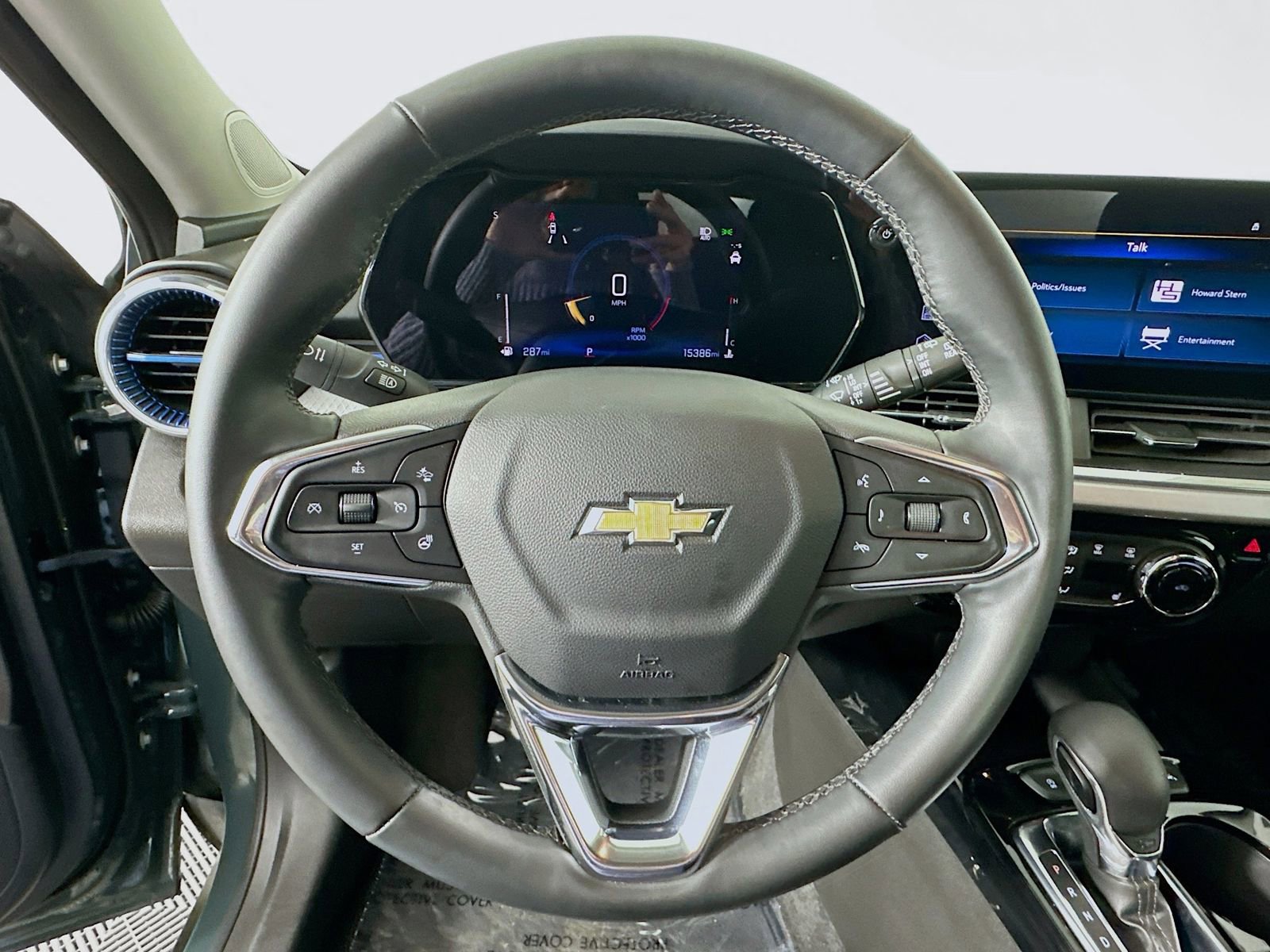 Used 2025 Chevrolet Trax LT w/ LT Convenience Package image 13