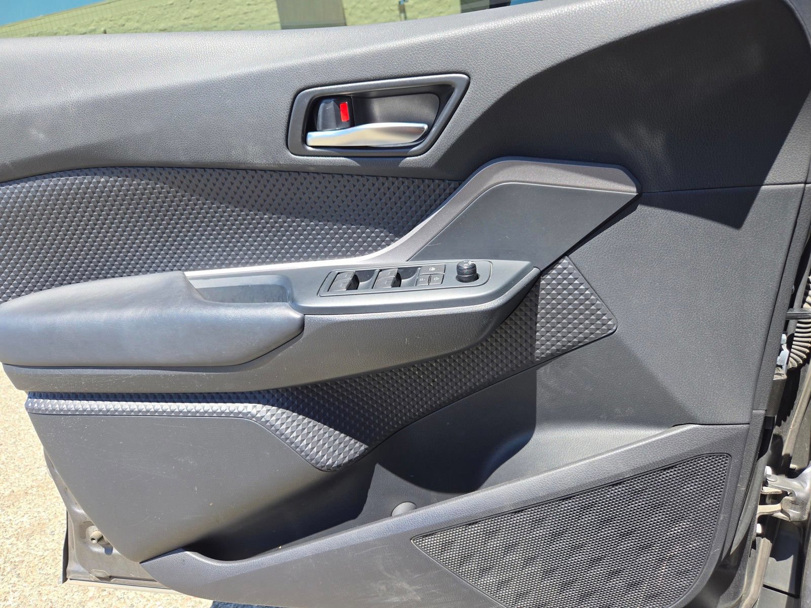 Used 2020 Toyota C-HR LE FWD image 21