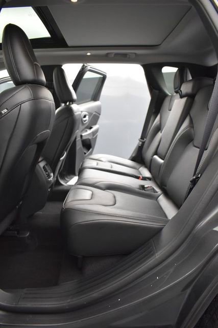 Used 2022 Jeep Cherokee Limited AWD/4WD image 10