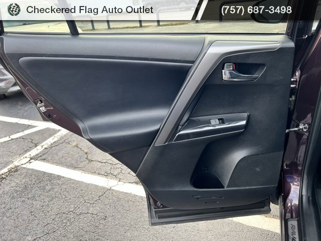 Used 2017 Toyota RAV4 SE image 40