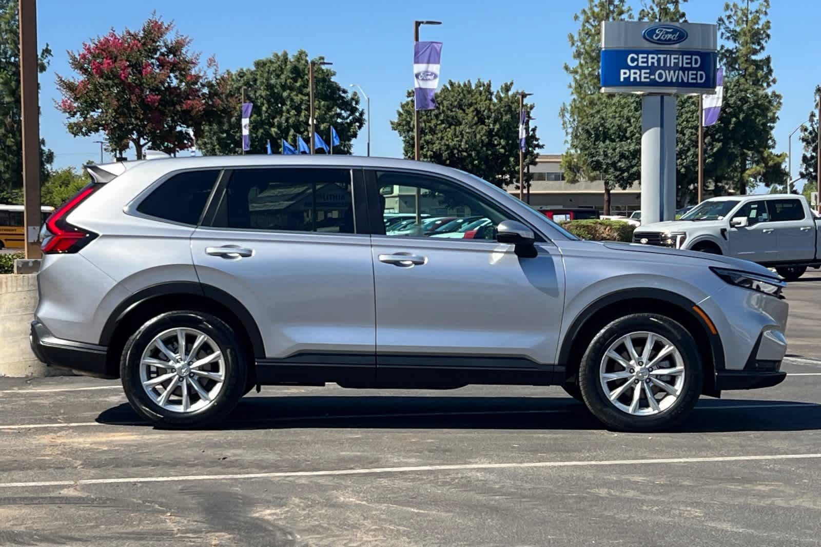 Used 2025 Honda CR-V EX-L image 9