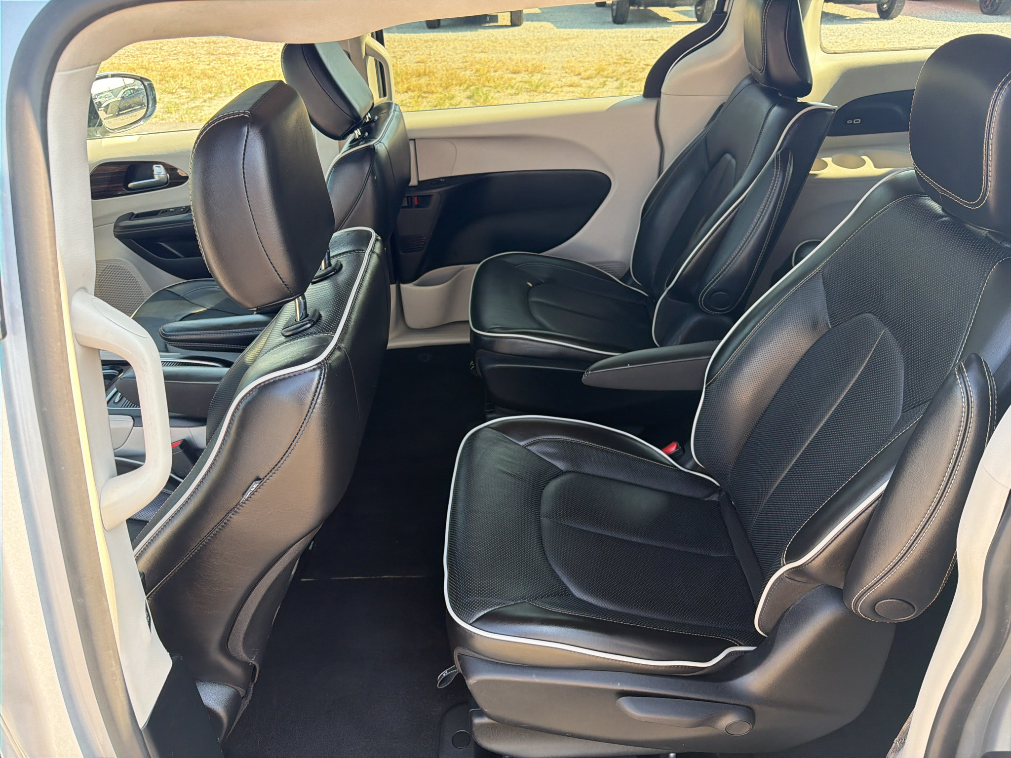 Used 2023 Chrysler Pacifica Limited FWD image 10