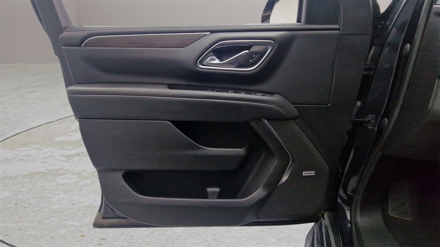 Used 2023 Chevrolet Suburban LT image 12