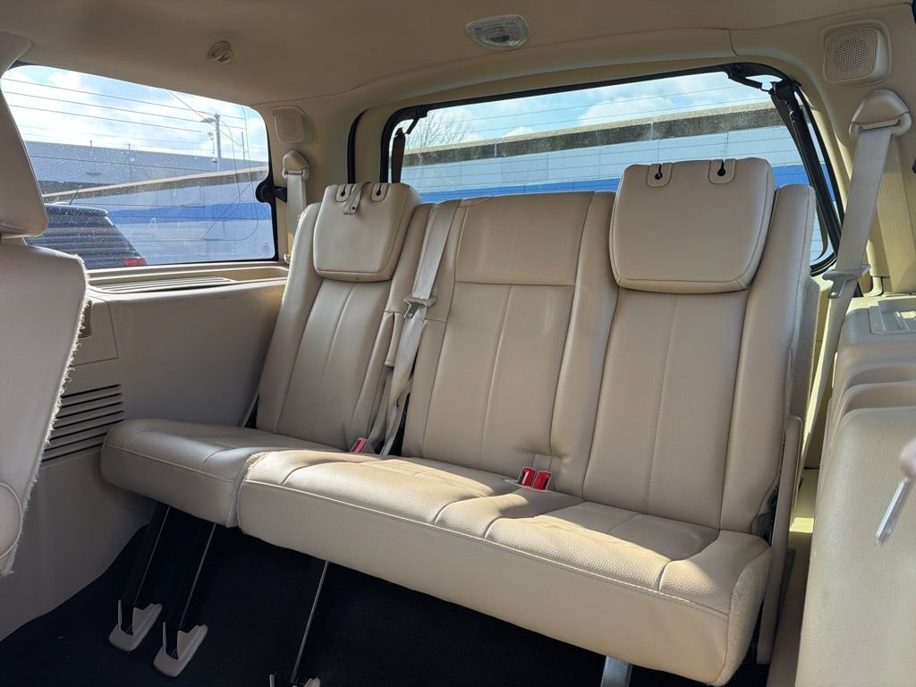 Used 2016 Ford Expedition Limited w/ Equipment Group 301A image 22