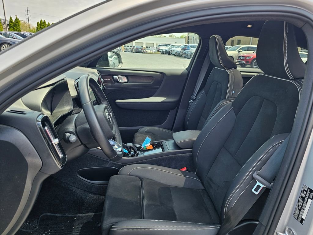 Used 2023 Volvo C40 P8 Recharge Ultimate image 3