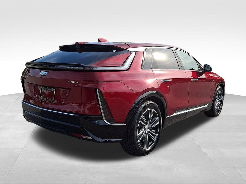 Used 2024 Cadillac Lyriq Luxury AWD/4WD image 6