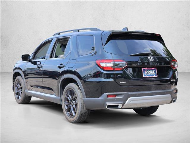 Used 2025 Honda Pilot Touring image 7