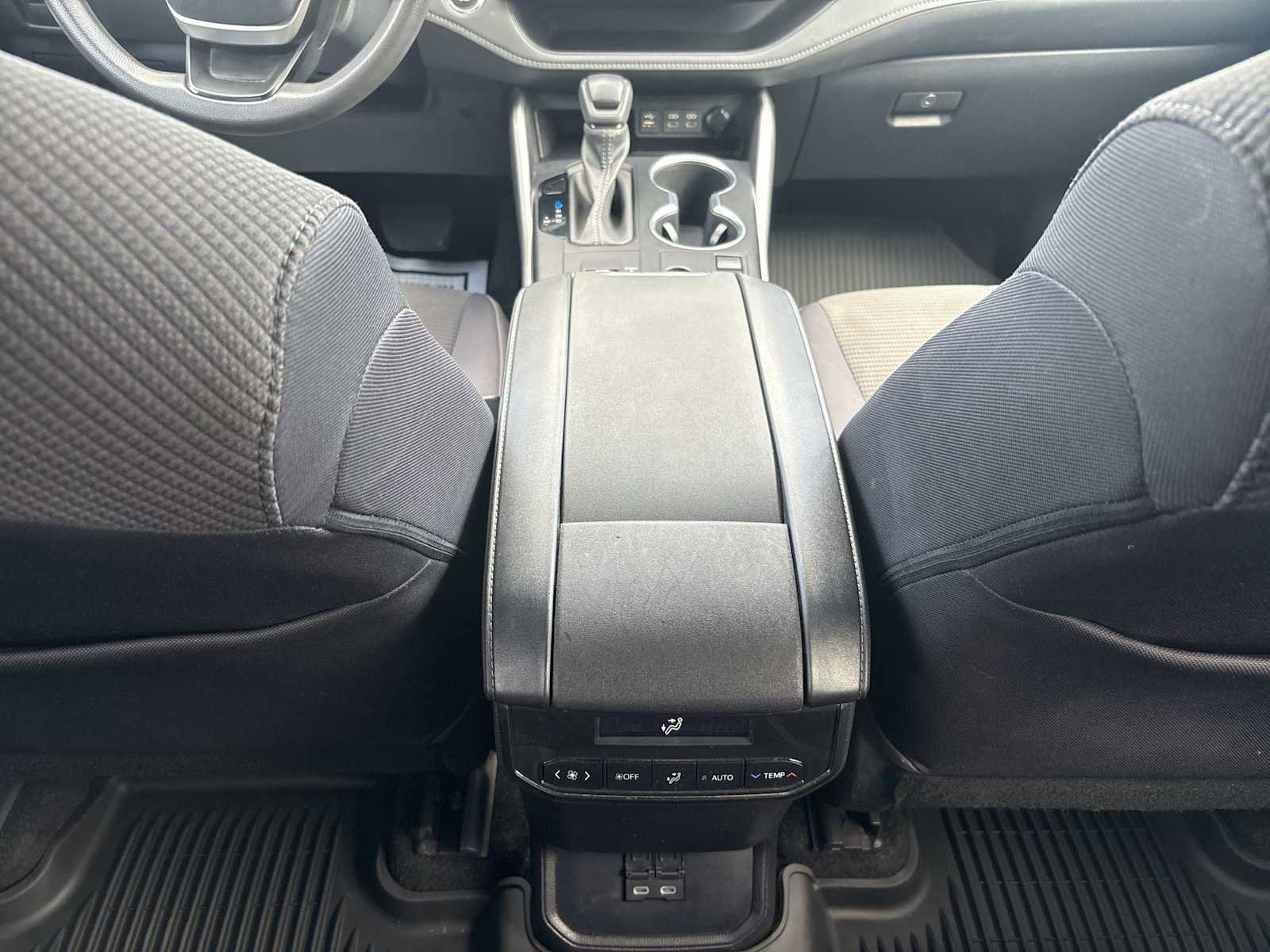 Used 2023 Toyota Highlander L image 21