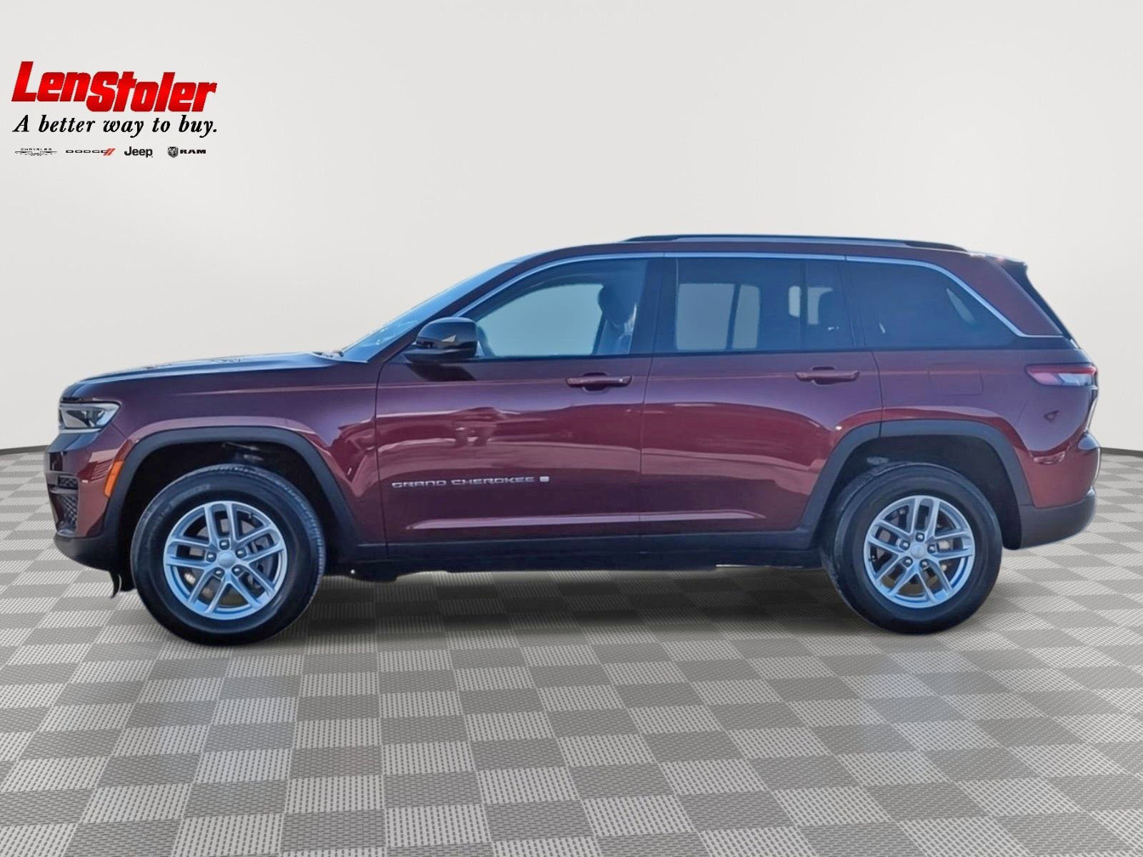 Used 2023 Jeep Grand Cherokee Laredo X image 2