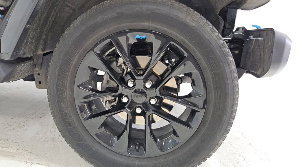 Used 2023 Jeep Wrangler Unlimited Sahara w/ Cold Weather Group image 31