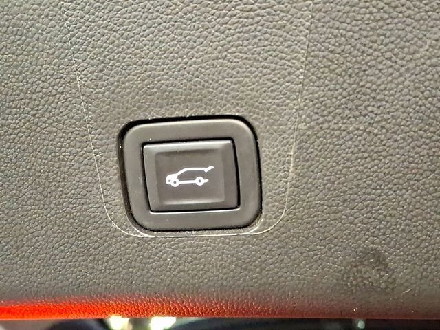 Used 2021 Chevrolet Traverse RS image 23