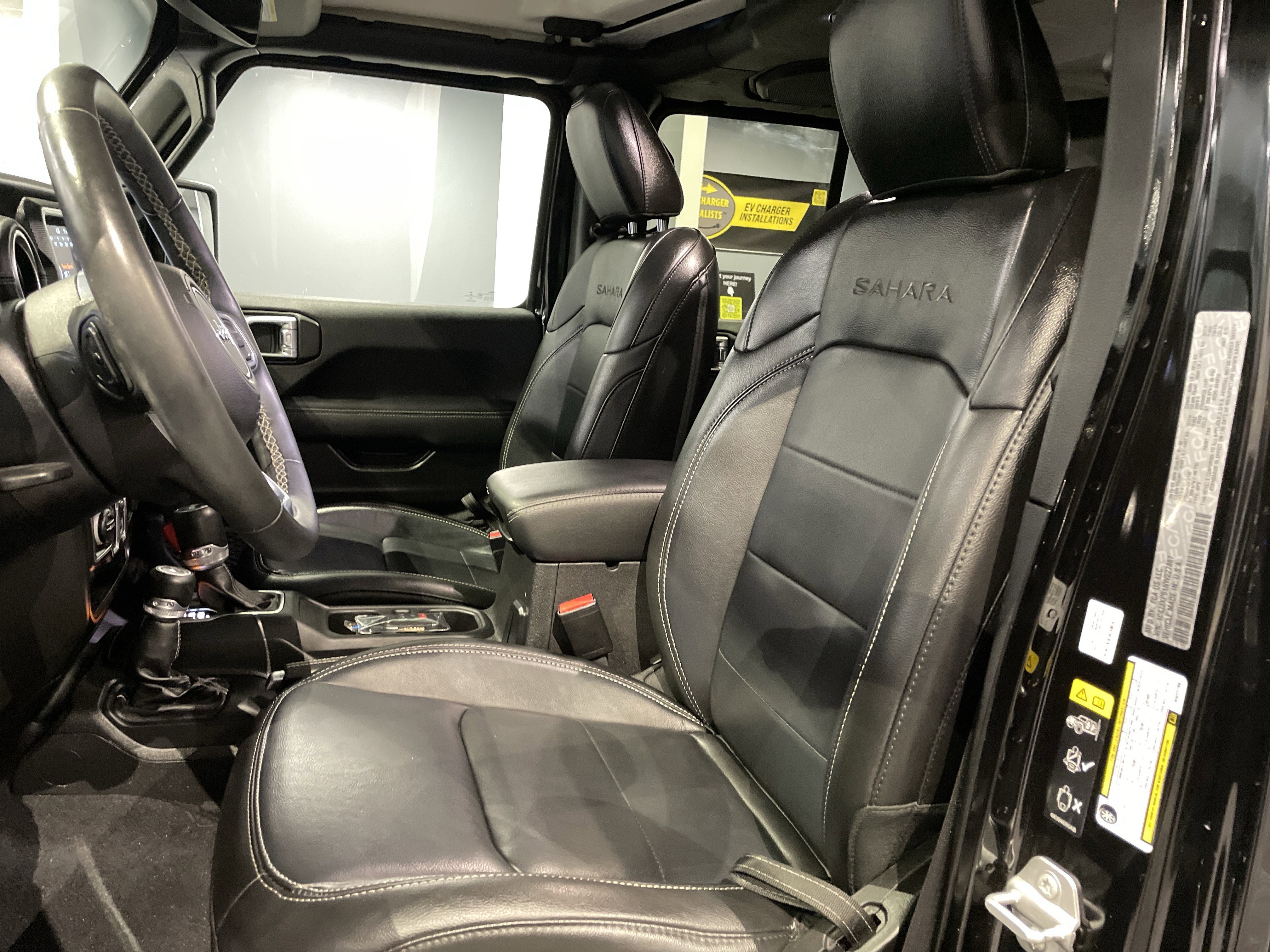 Used 2022 Jeep Wrangler Unlimited Sahara w/ Cold Weather Group image 17