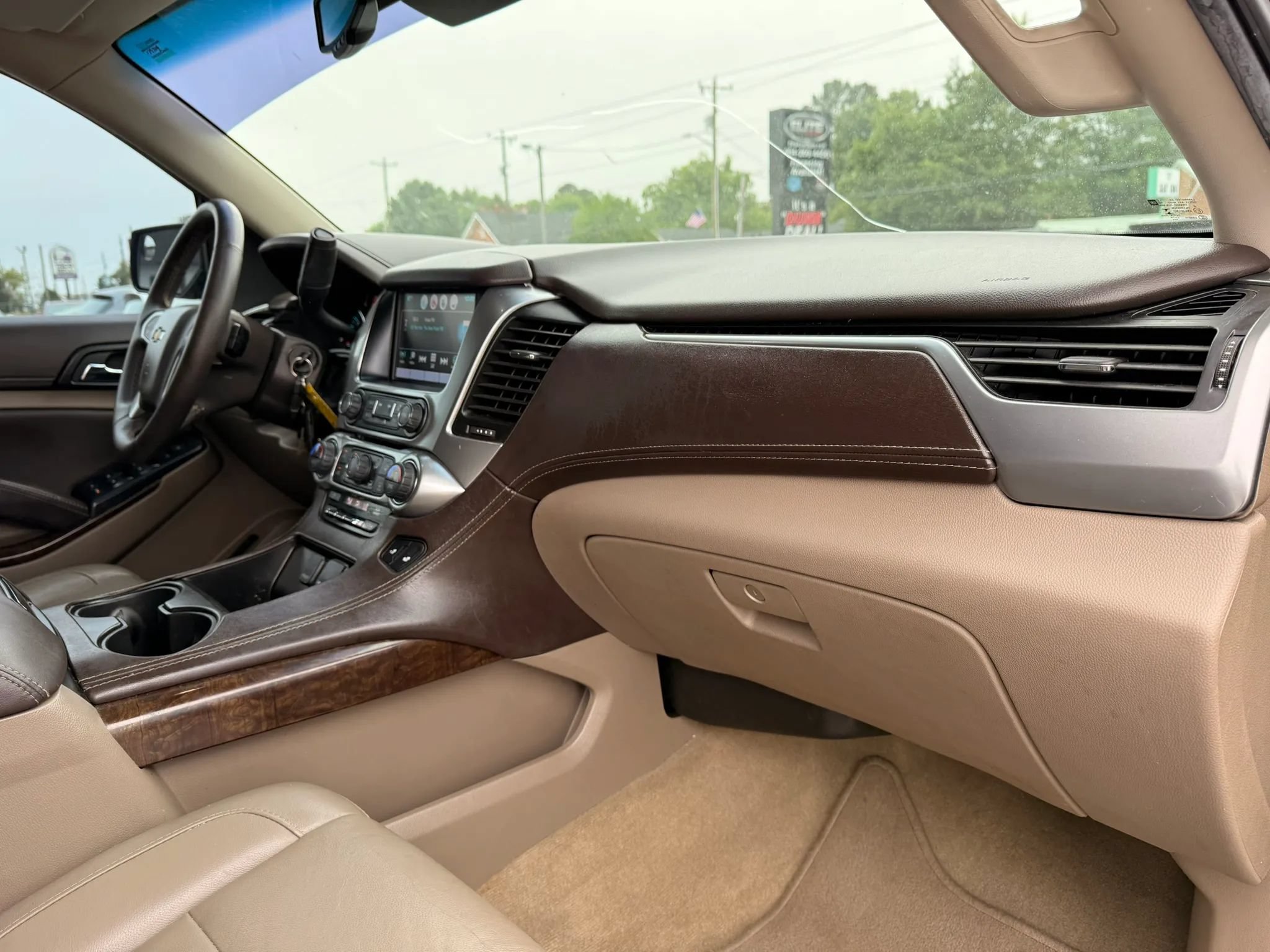 Used 2018 Chevrolet Suburban LT RWD image 37