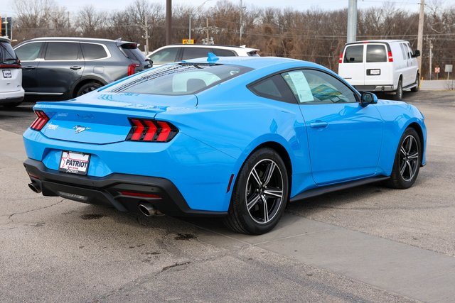 Used 2024 Ford Mustang Premium image 3