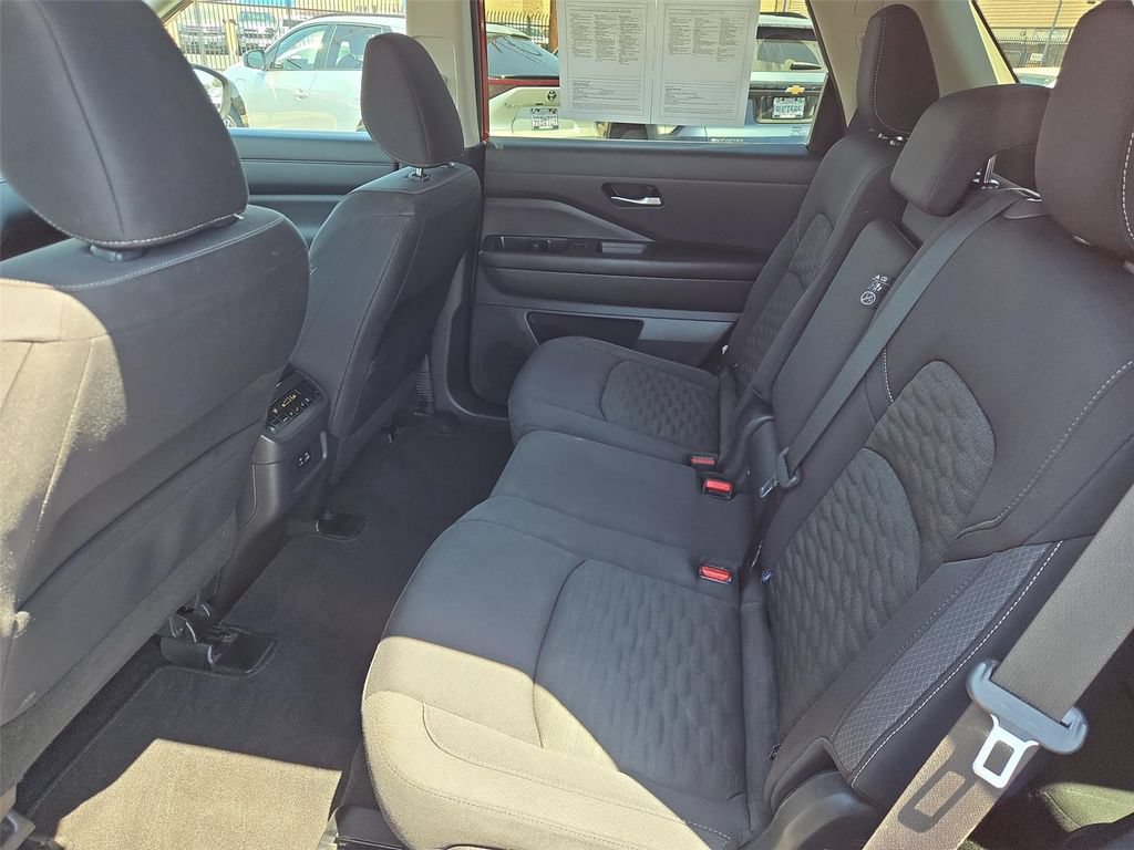 Used 2022 Nissan Pathfinder SV FWD image 16