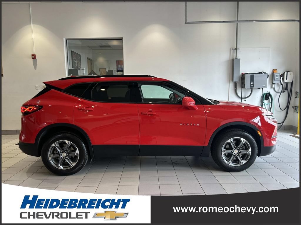 Used 2024 Chevrolet Blazer LT w/ Convenience Package AWD/4WD image 2