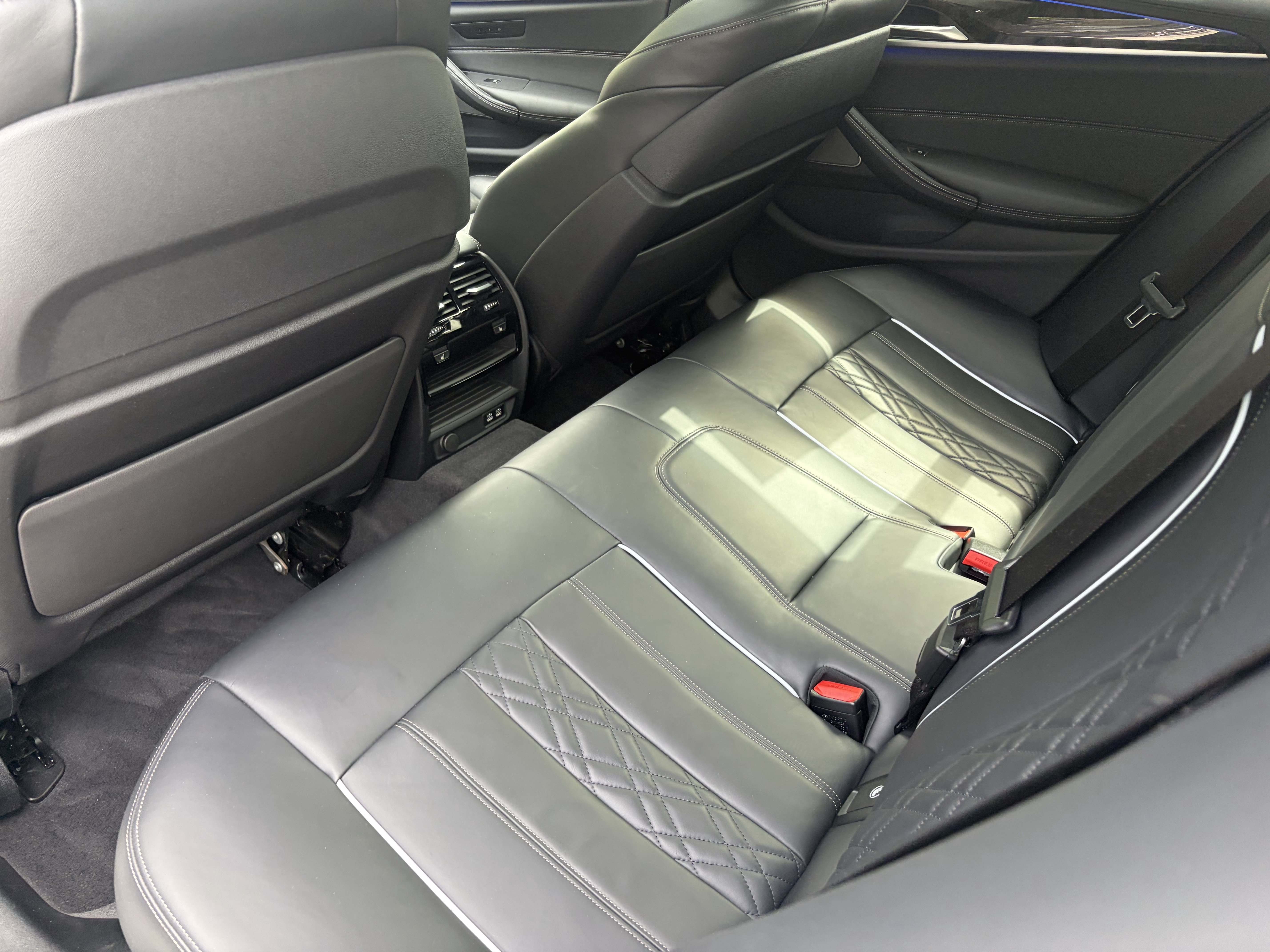 Used 2021 BMW M550i xDrive AWD/4WD image 14