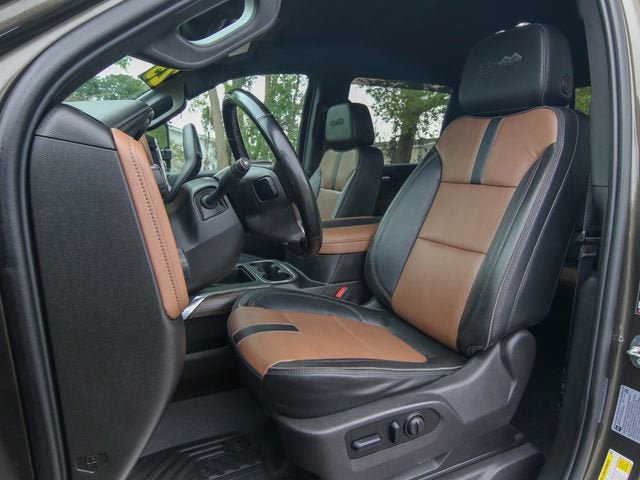 Used 2023 Chevrolet Silverado 3500 High Country w/ Safety Package II AWD/4WD image 15