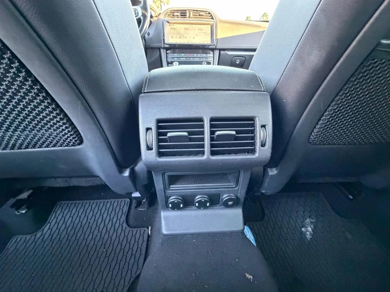 Used 2019 Jaguar F-PACE R-Sport image 27