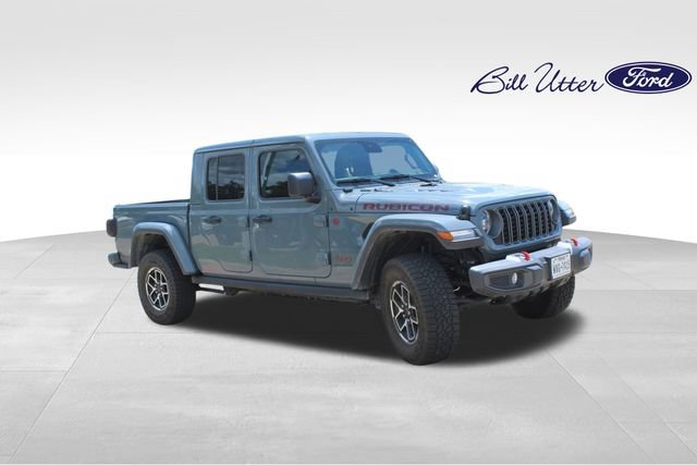 Used 2025 Jeep Gladiator Rubicon w/ Convenience Group AWD/4WD image 2