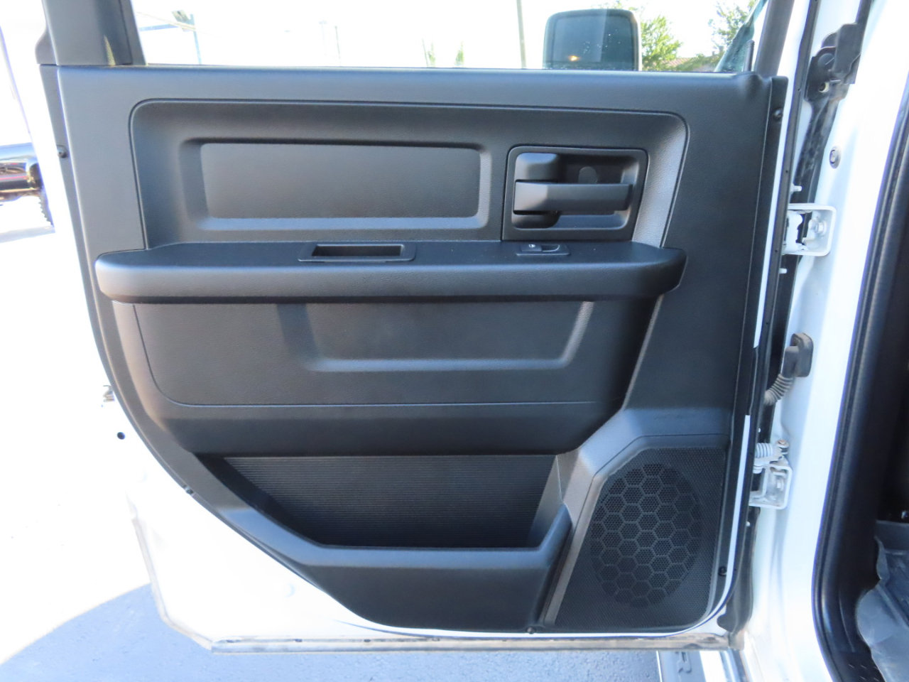 Used 2024 RAM 2500 Tradesman w/ Chrome Appearance Group image 30