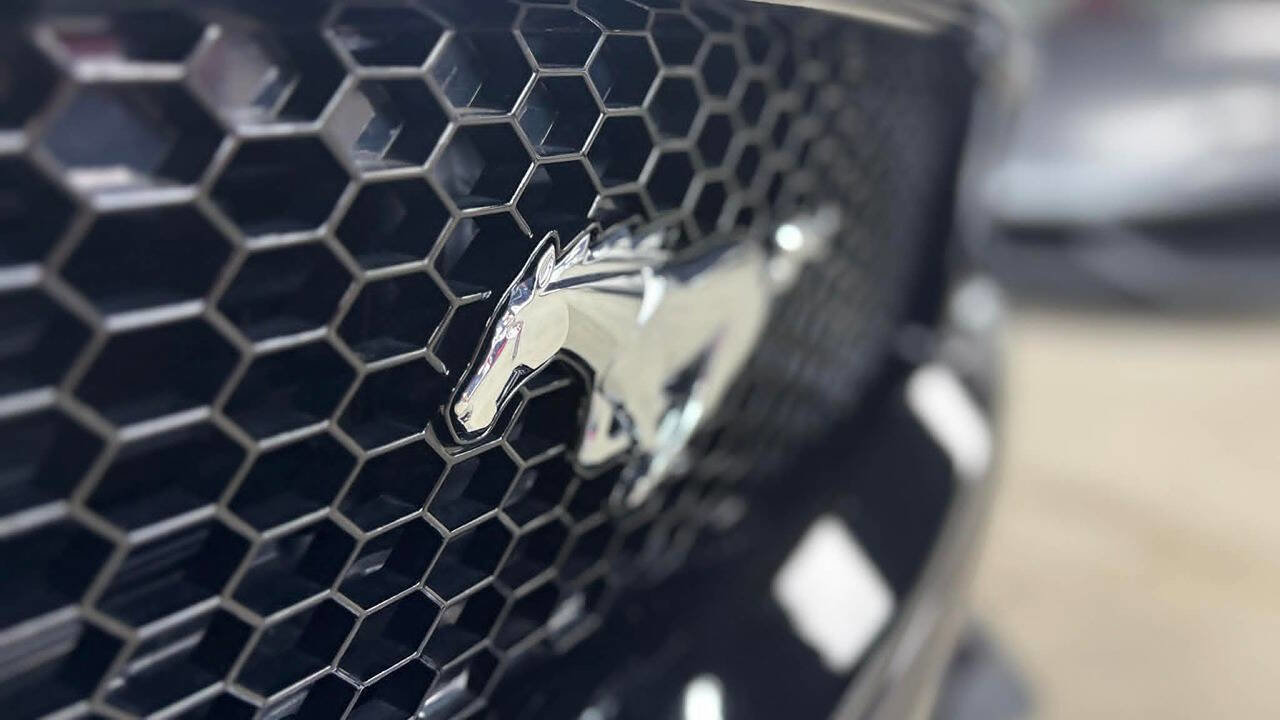 Used 2022 Ford Mustang GT RWD image 32
