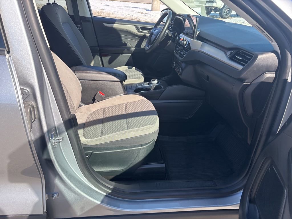 Used 2022 Ford Escape SE w/ Cold Weather Package image 30