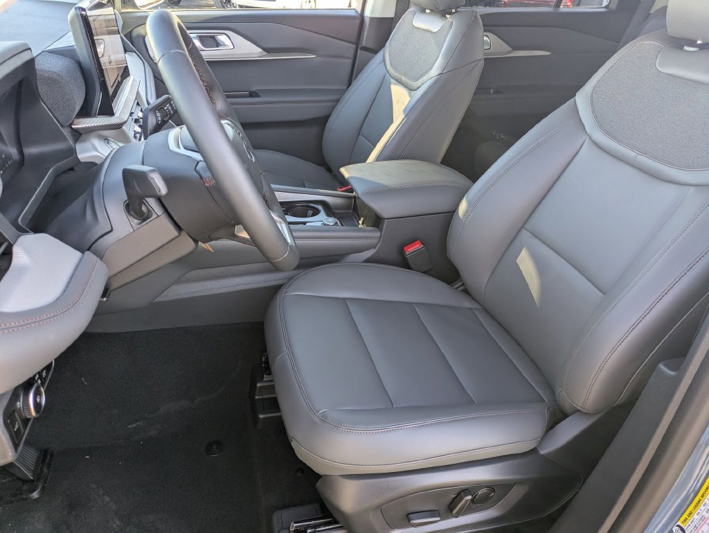 New 2026 Ford Explorer Active w/ Active Comfort Package AWD/4WD image 16