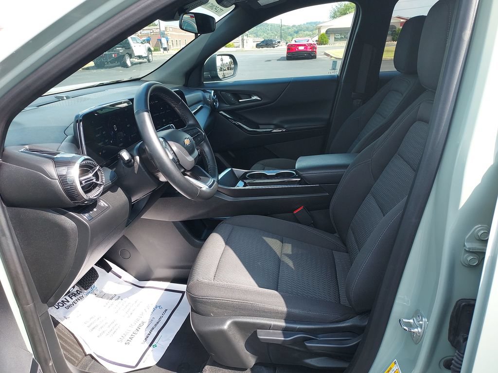 Used 2025 Chevrolet Equinox LT FWD image 13
