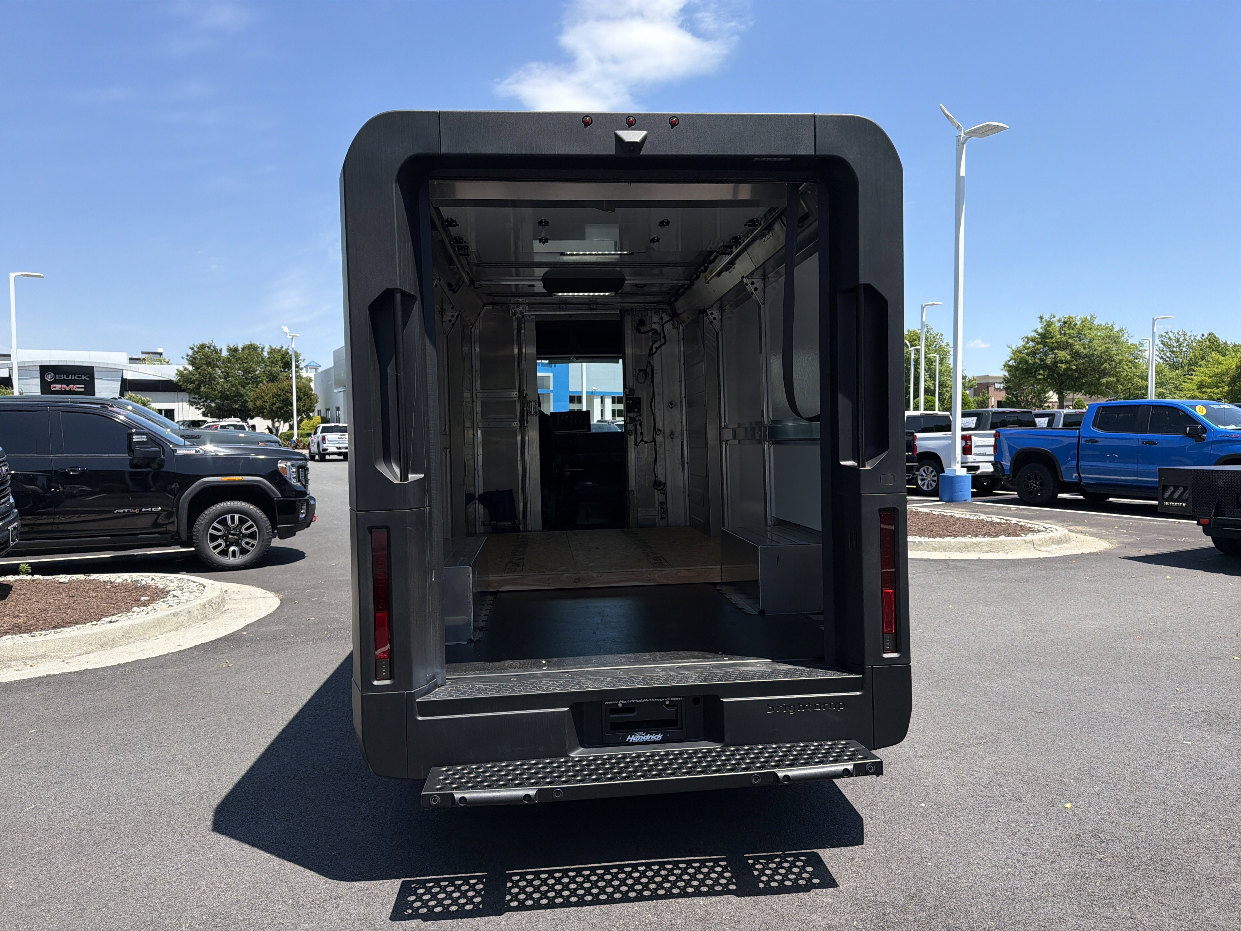 Used 2025 Chevrolet Brightdrop 600 FWD image 34