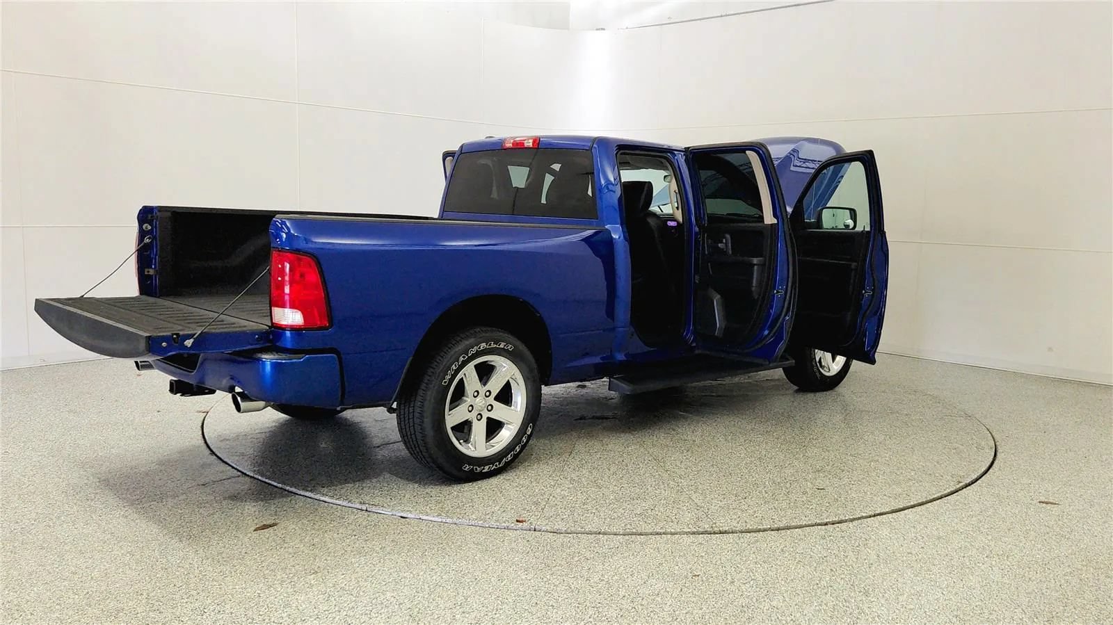Used 2015 RAM 1500 Express AWD/4WD image 12
