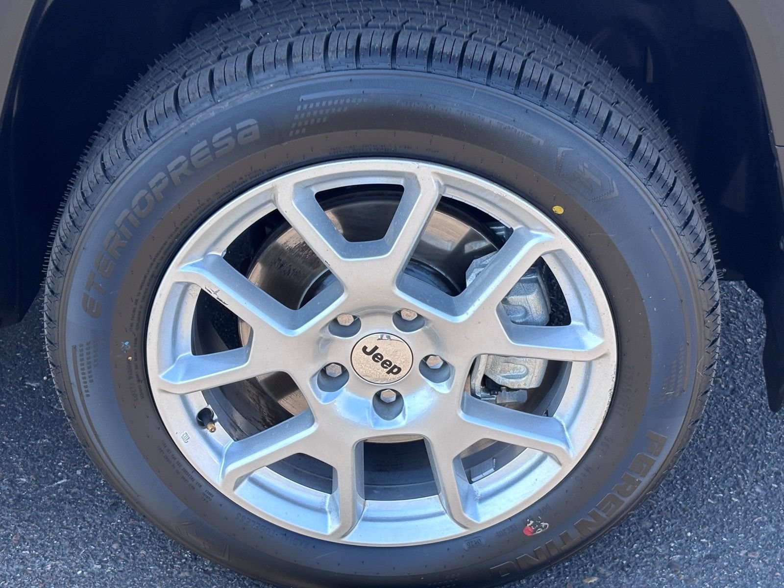 Used 2023 Jeep Renegade Latitude AWD/4WD image 11
