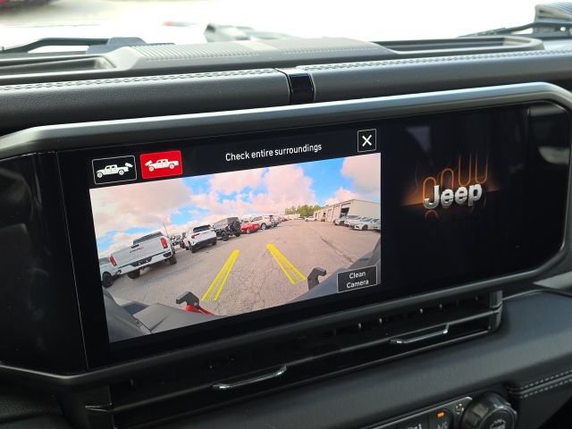 Used 2025 Jeep Gladiator Rubicon w/ Safety Group AWD/4WD image 33