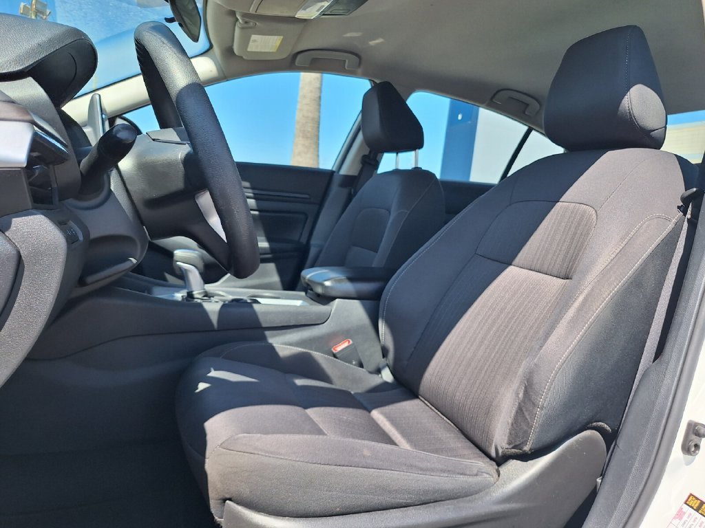 Used 2025 Nissan Altima 2.5 SV FWD image 21