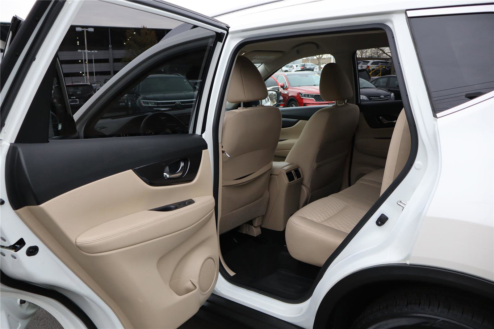 Used 2020 Nissan Rogue SV w/ Premium Package image 23