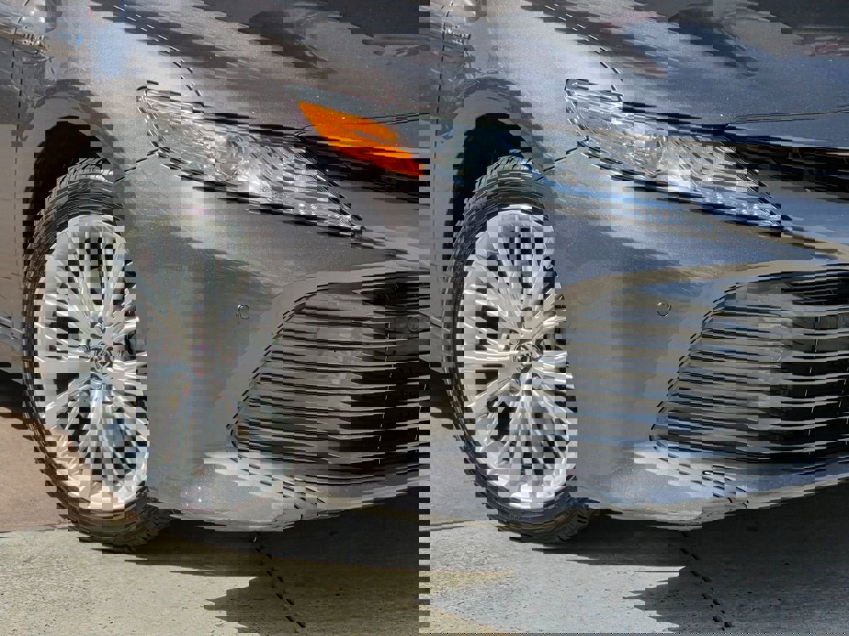 Used 2018 Toyota Camry XLE image 5