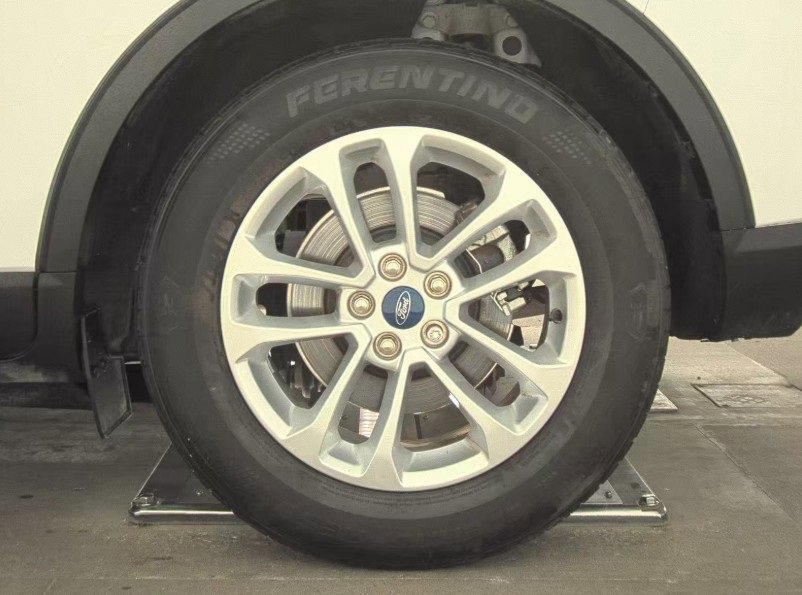 Used 2020 Ford Escape SE image 17