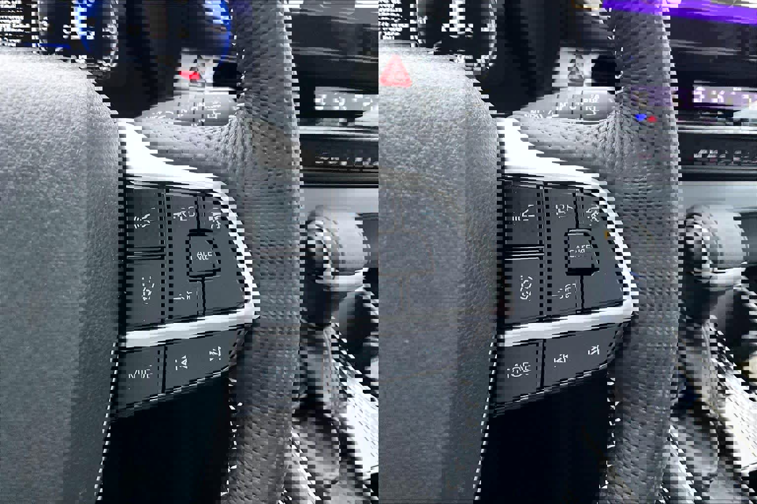 Used 2025 Toyota Sienna XSE w/ XSE Plus Package image 24