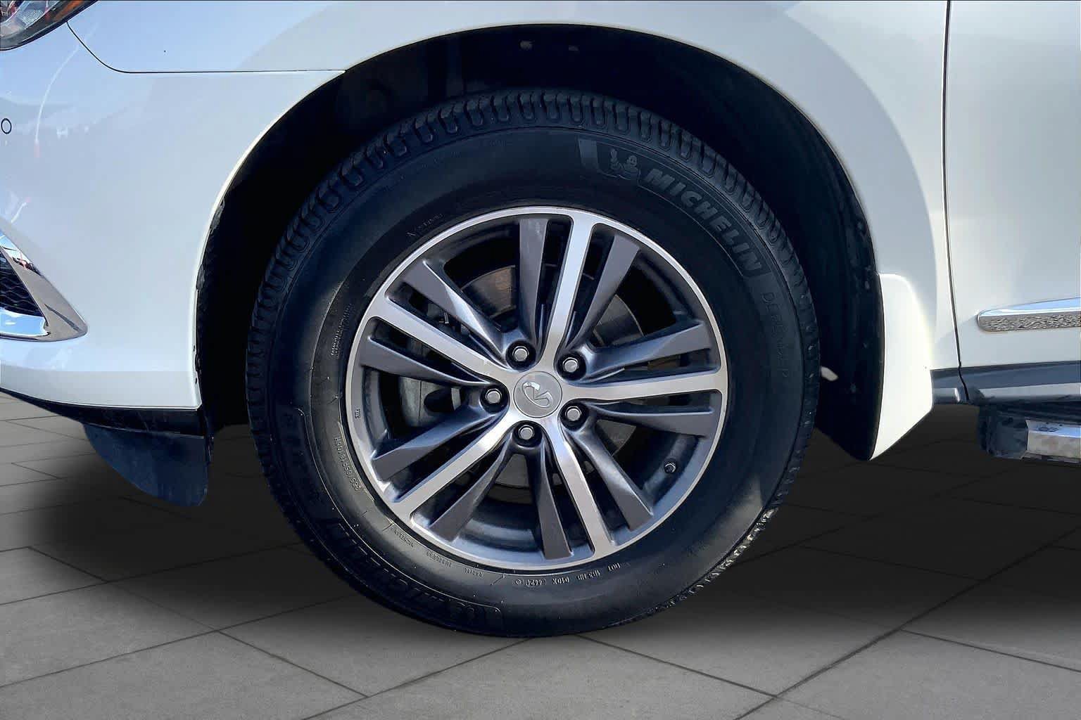 Used 2019 INFINITI QX60 Luxe w/ Essential Package AWD/4WD image 11