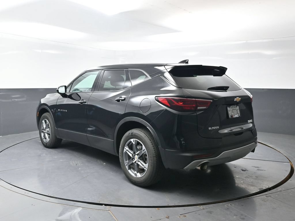 Used 2025 Chevrolet Blazer LT FWD image 12