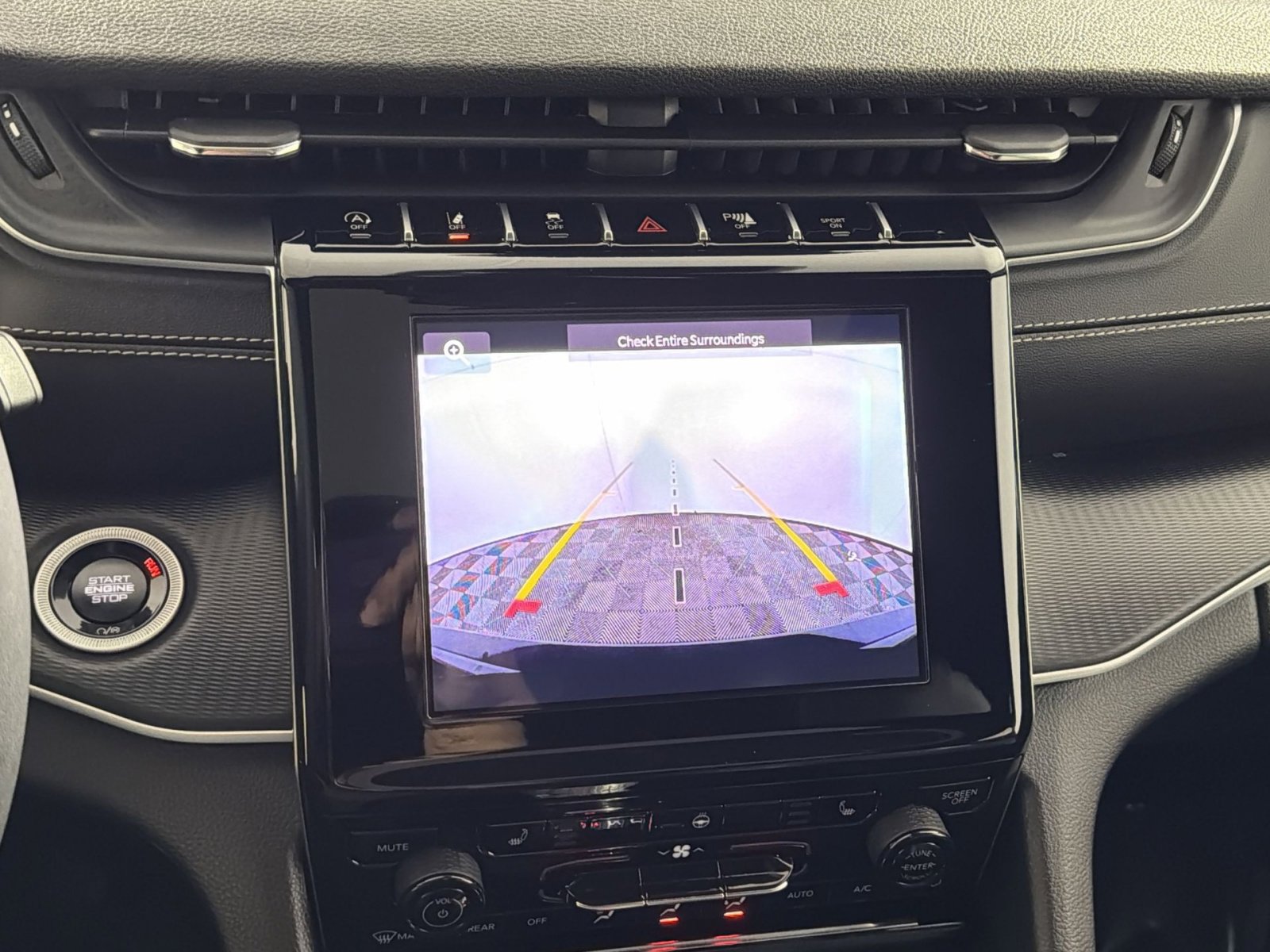 Used 2025 Jeep Grand Cherokee Altitude image 19