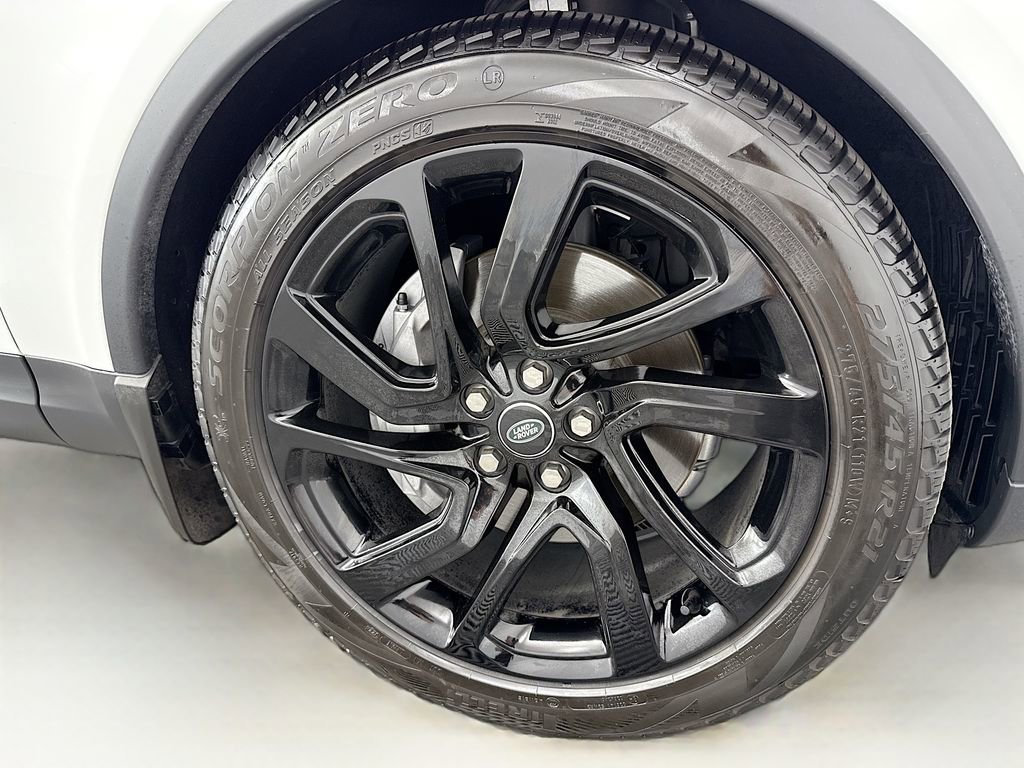 Certified 2025 Land Rover Discovery S image 31