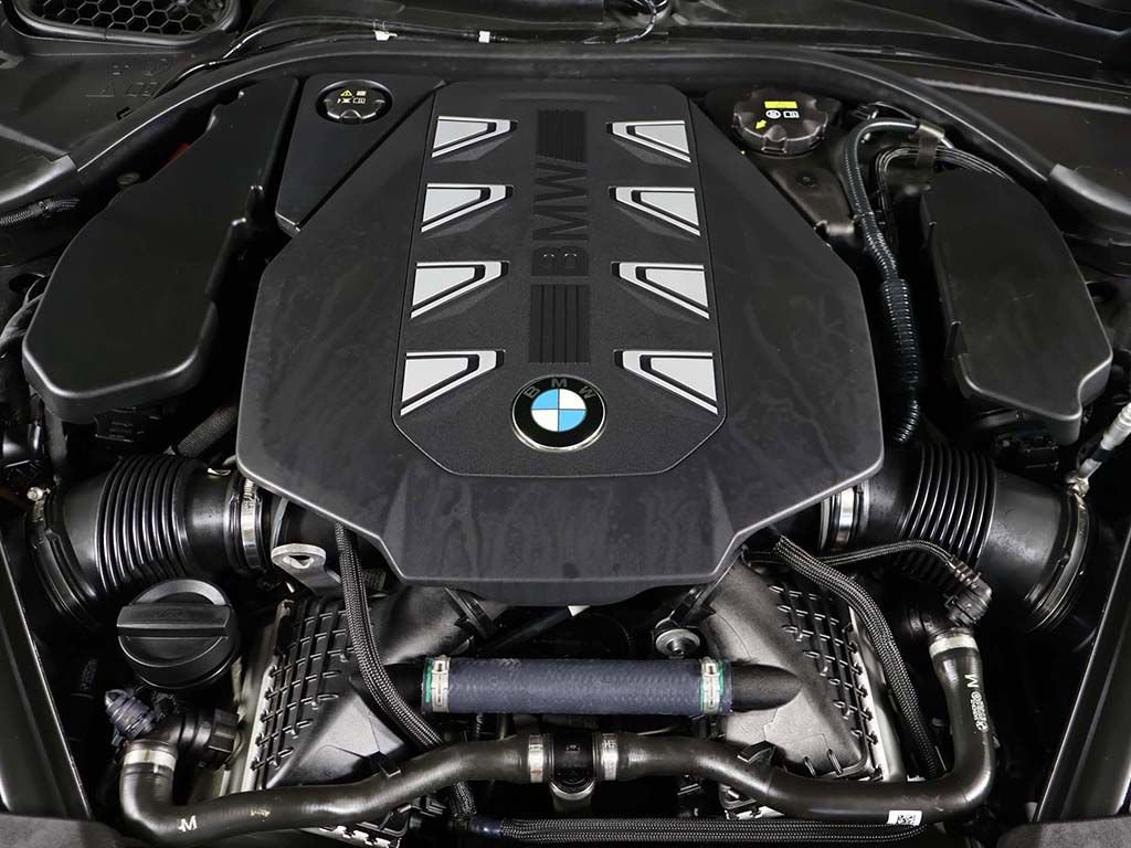 Used 2023 BMW 760i xDrive w/ Executive Package AWD/4WD image 23