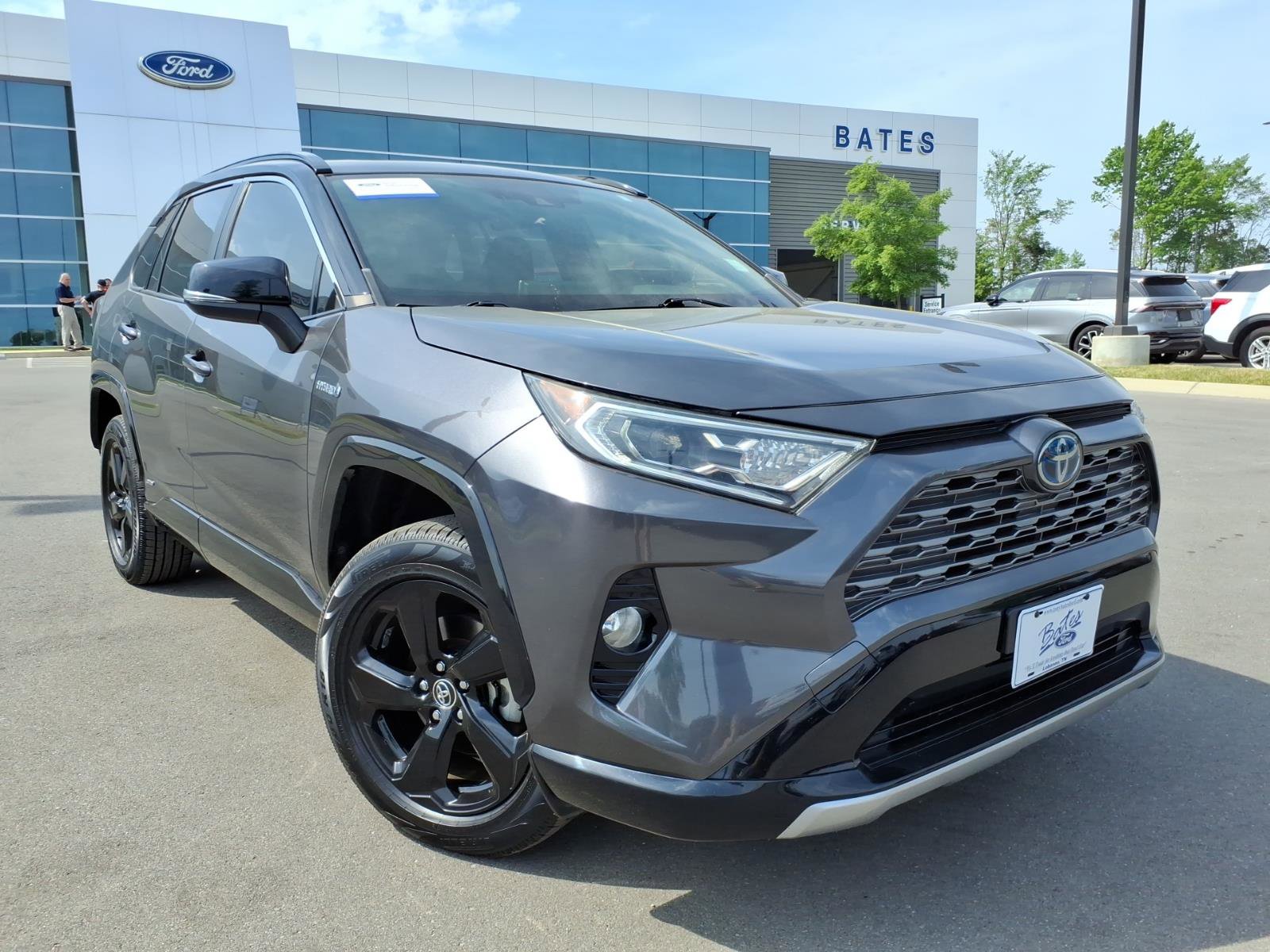 Used 2019 Toyota RAV4 XSE w/ XSE Weather Package AWD/4WD image 1