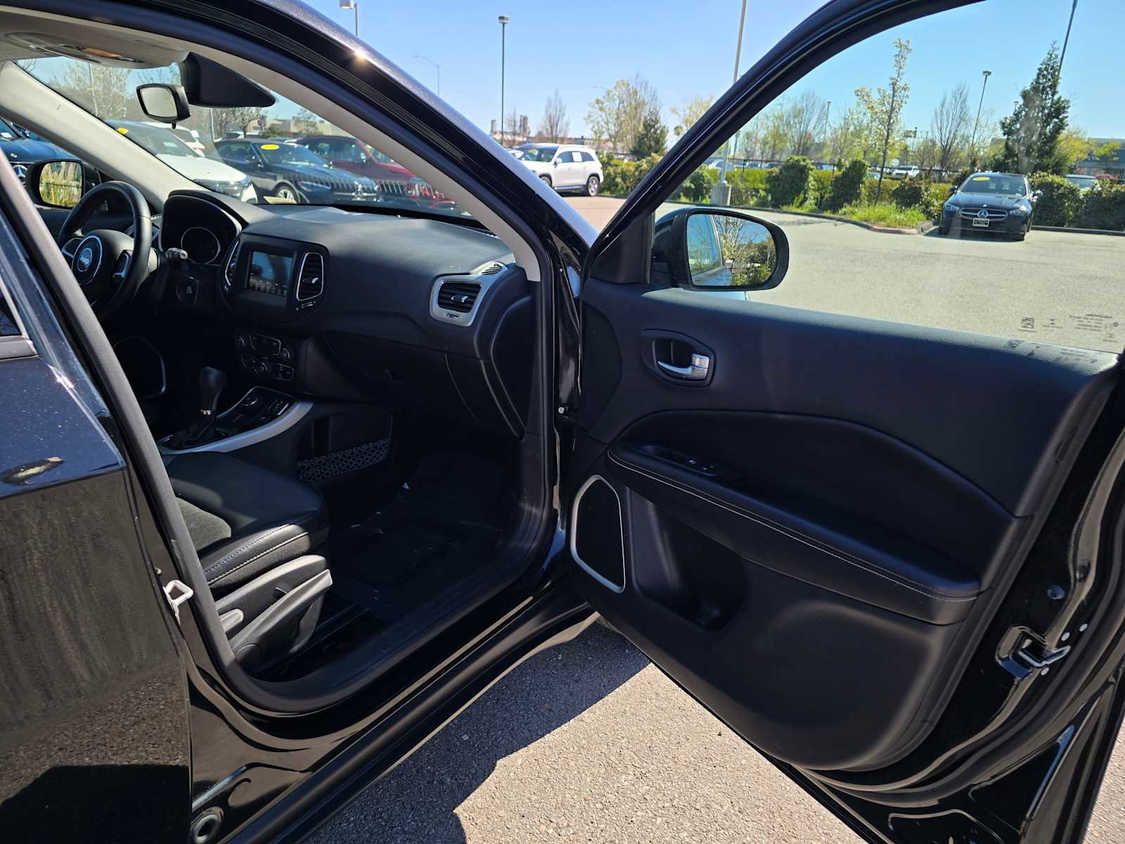 Used 2020 Jeep Compass Latitude image 12