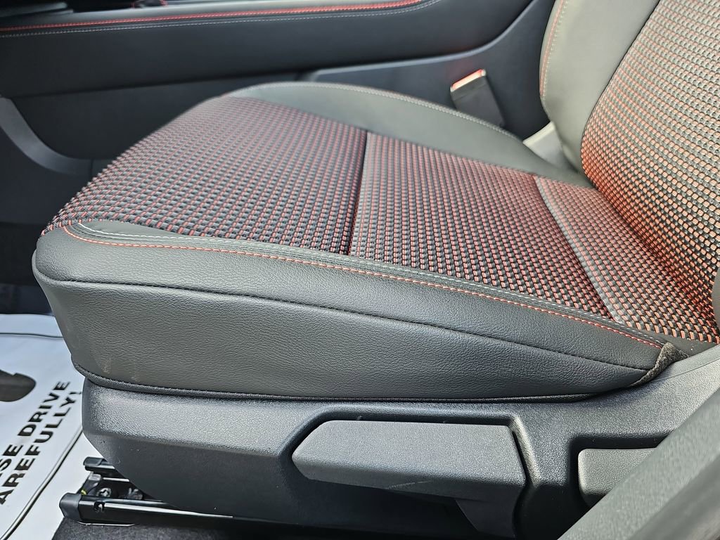 New 2026 Nissan Kicks SR w/ SR Premium Package FWD image 32