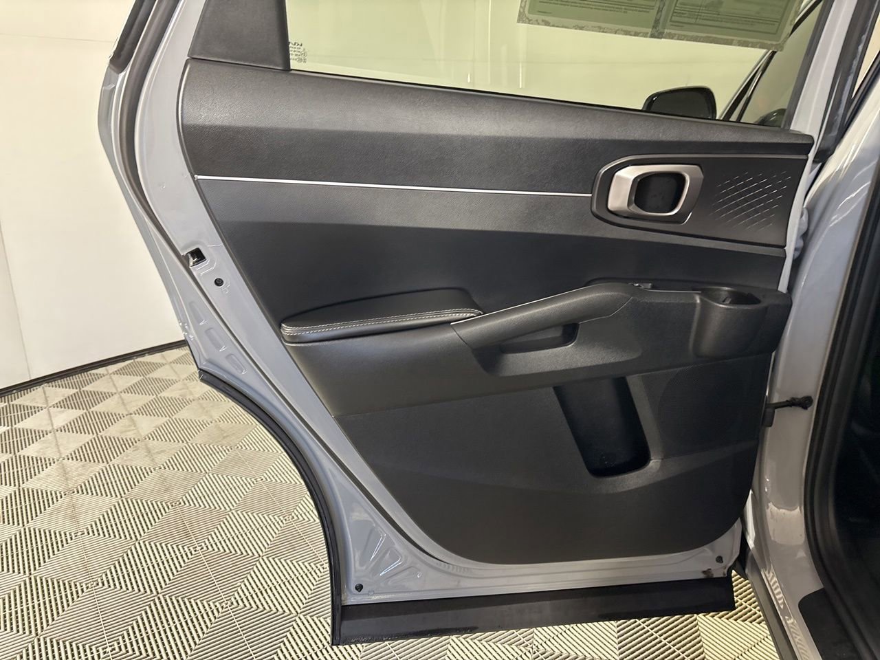 Used 2024 Kia Sorento S w/ Panoramic Sunroof Package image 20