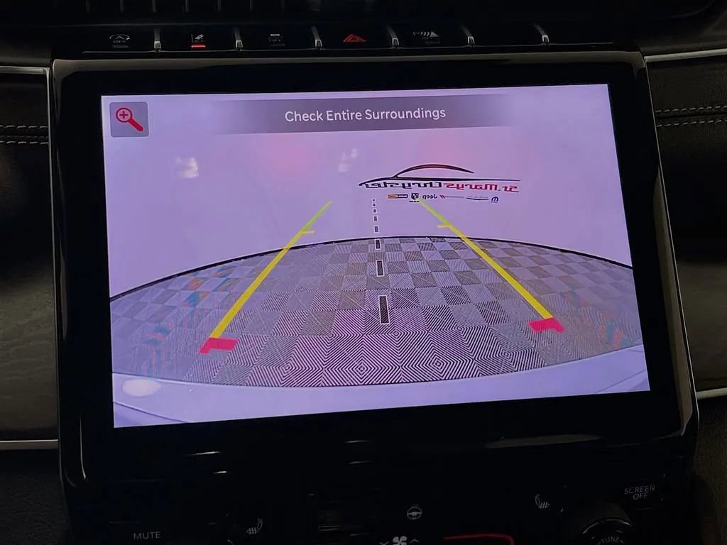 Used 2025 Jeep Grand Cherokee L Limited w/ Black Appearance Package image 15