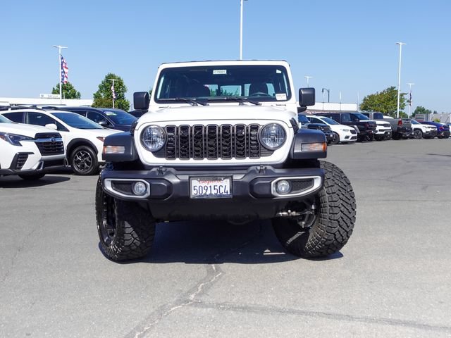 Used 2024 Jeep Gladiator Sport AWD/4WD image 3